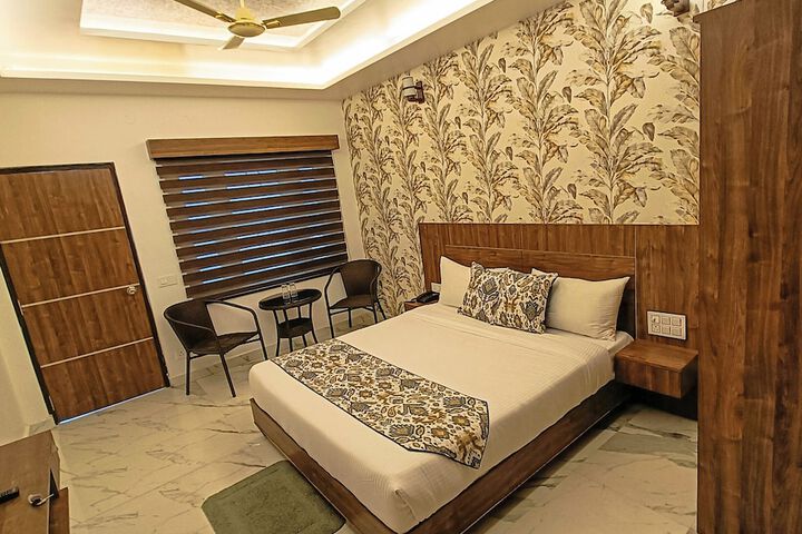 Room 3 of 7