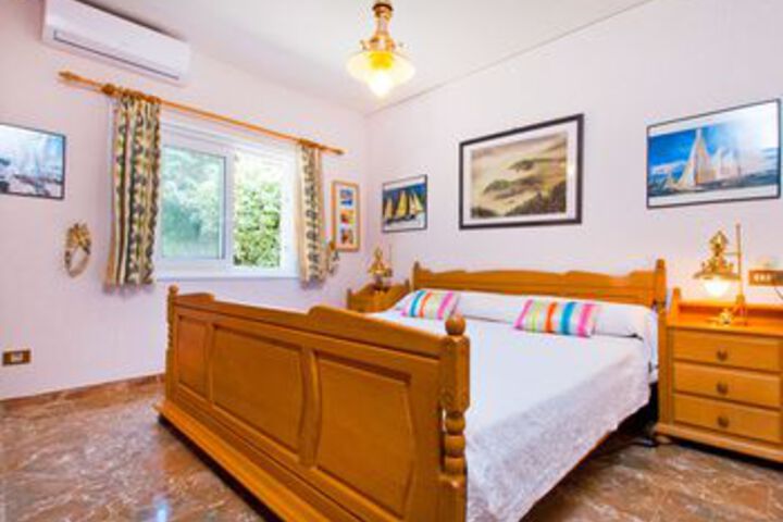 Room 7 of 26