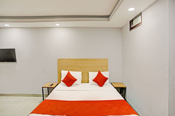 Room 10 of 19