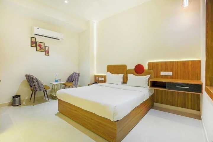 Room 4 of 11
