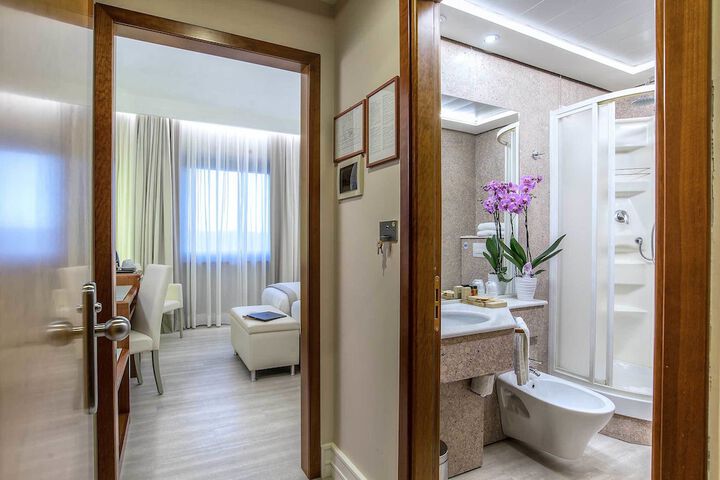 Room 40 of 173