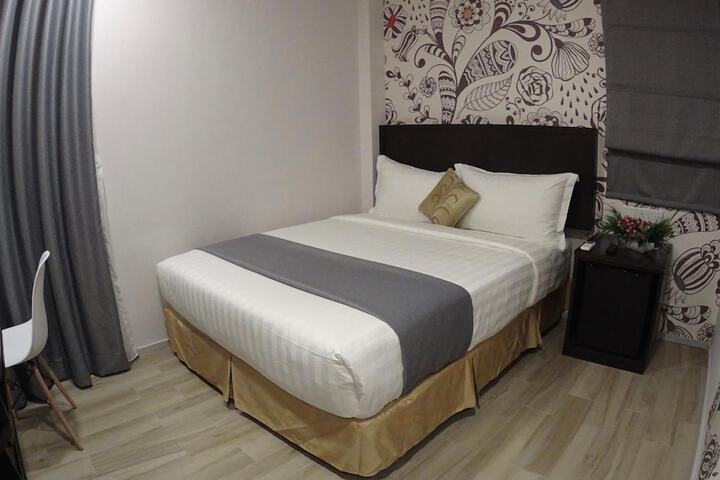 Room 12 of 37