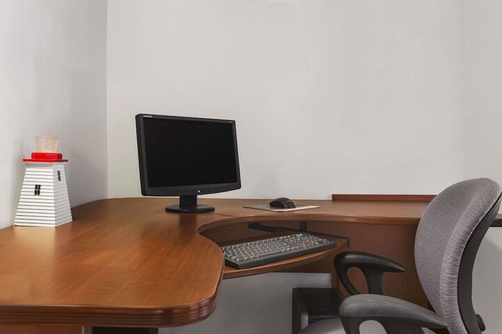 Business Center 20 of 24