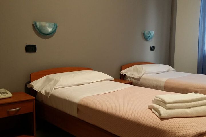 Room 27 of 61