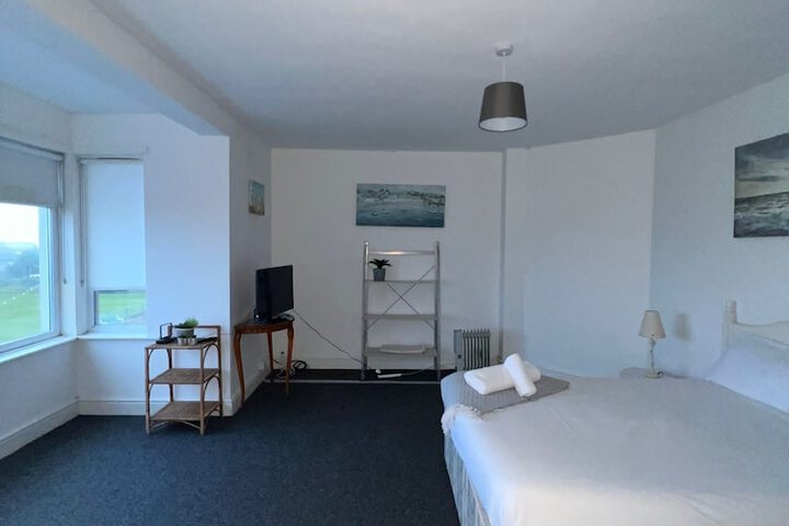 Room 12 of 112