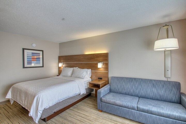 1 King Bed Suite Sofa Bed (18 of 30)