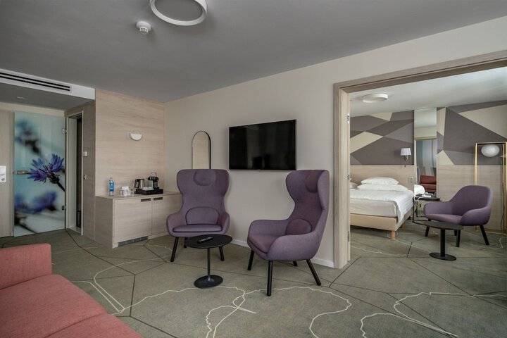 Room 6 of 72