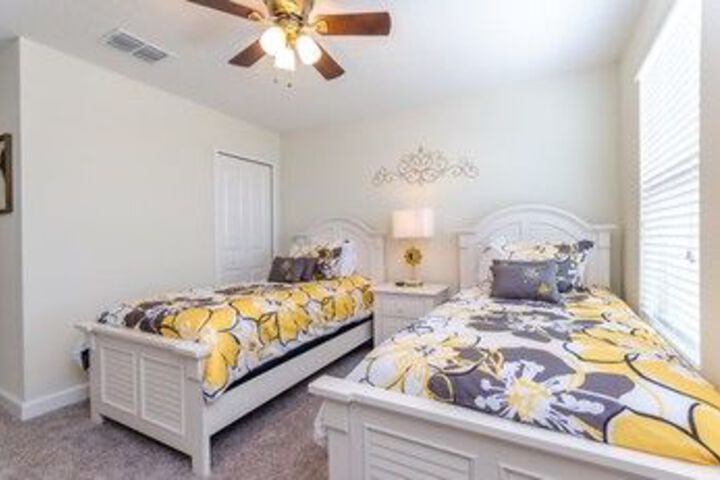 Room 9 of 32