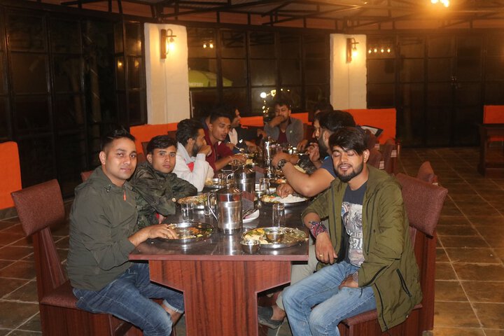 Dining 7 of 32