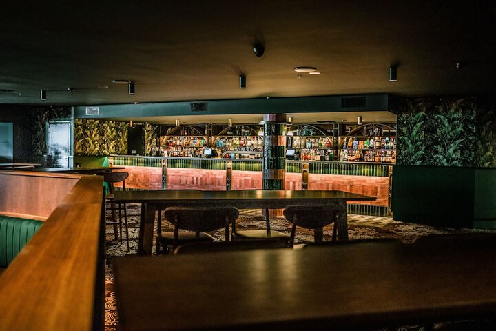 Lounge 75 of 119