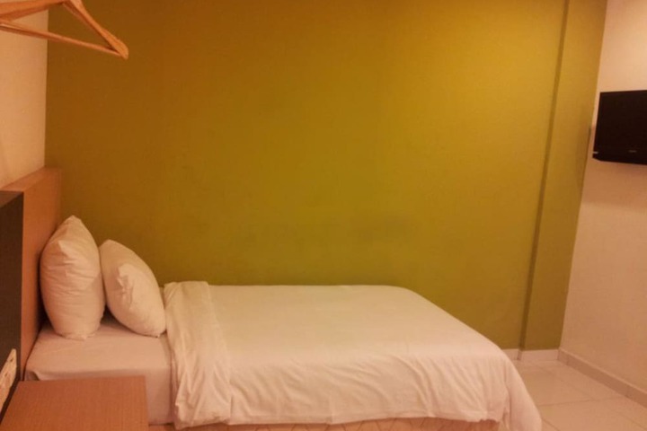 Room 9 of 24