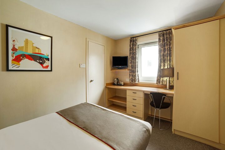 Room 27 of 58