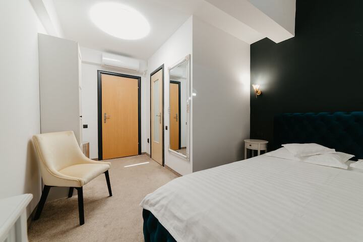 Room 34 of 112