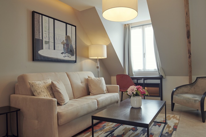 Lounge 60 of 84