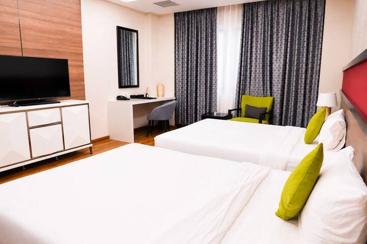Room 5 of 69