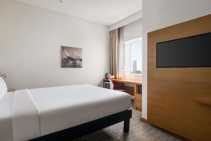 Room 28 of 63