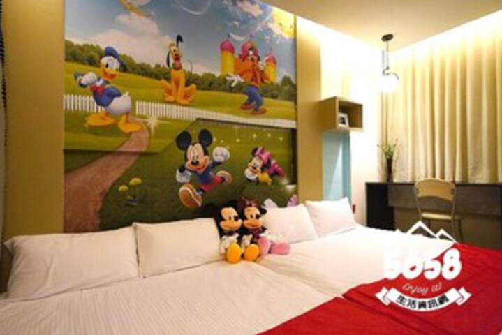 Room 11 of 46