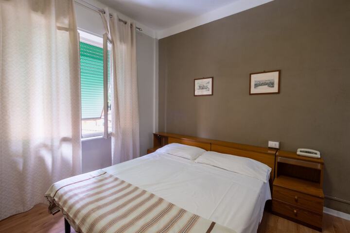 Room 12 of 21