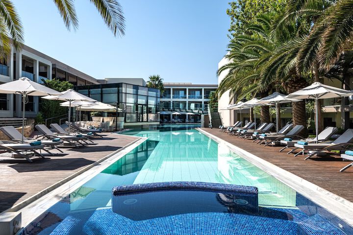 Pool 39 of 60