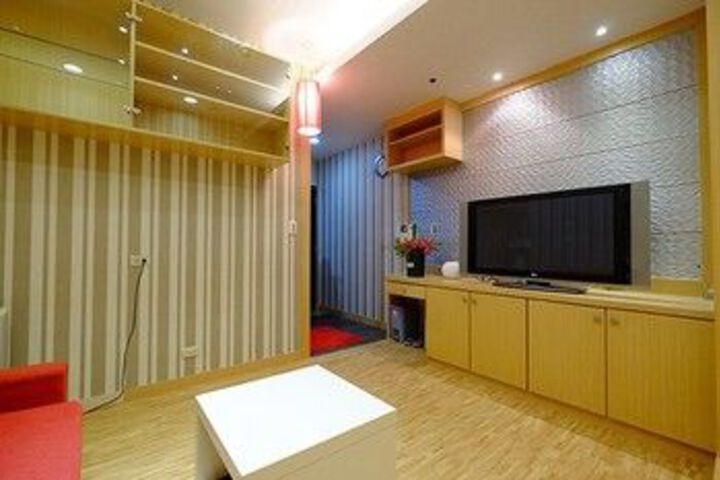 Room 10 of 14