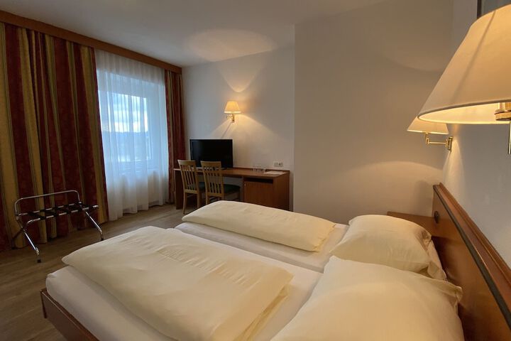 Room 2 of 57