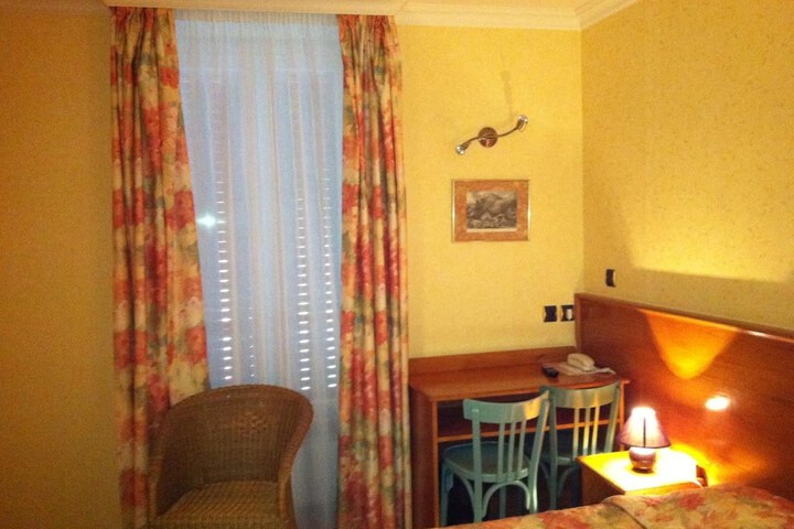 Room 16 of 63