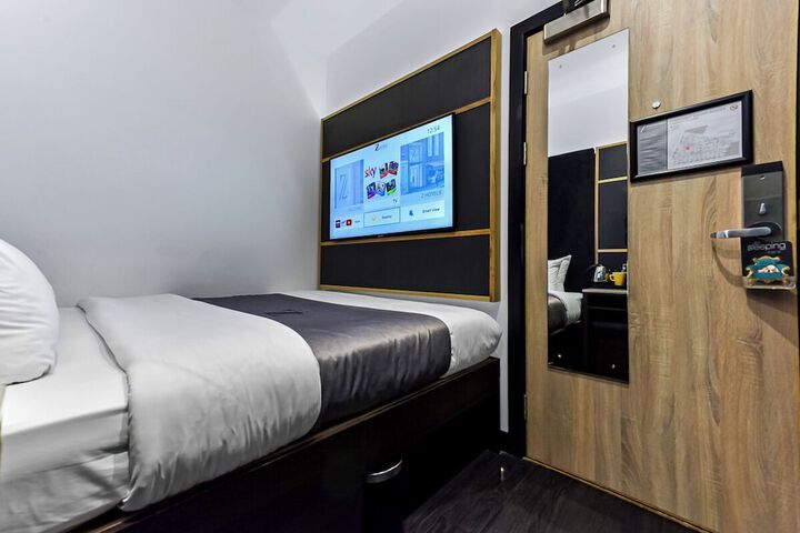 Room 11 of 50