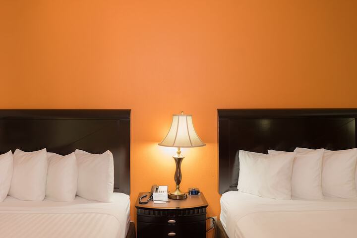 Deluxe 2 Queen Beds (1 of 9)