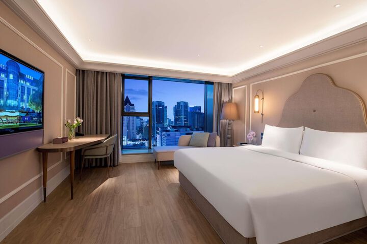 Room 52 of 87