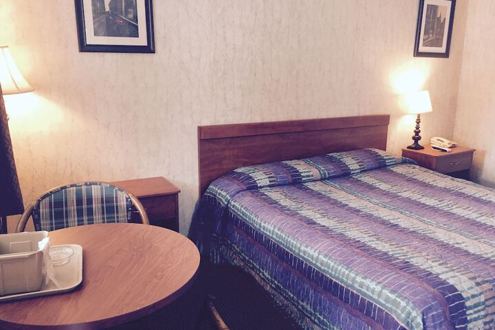 Room 6 of 27