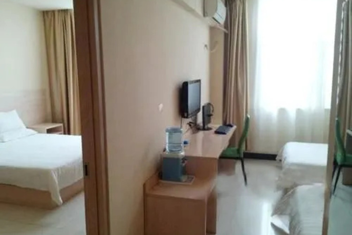 Room 5 of 6