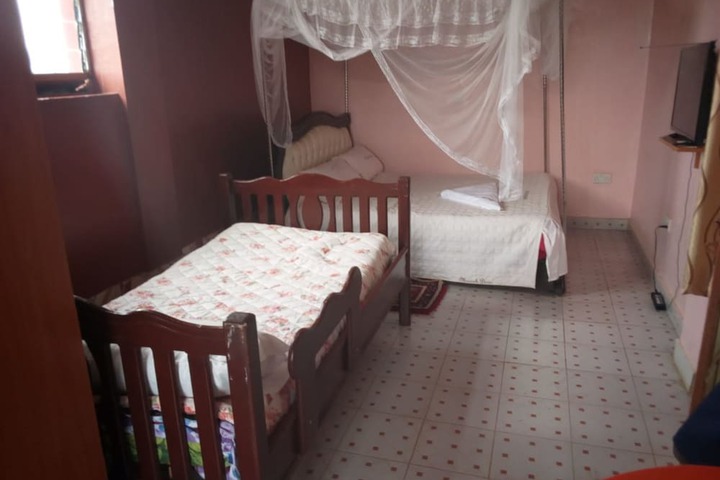 Room 12 of 18