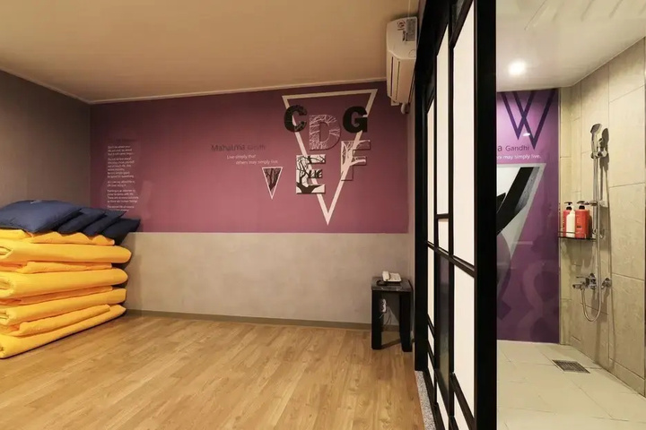 Room 14 of 24