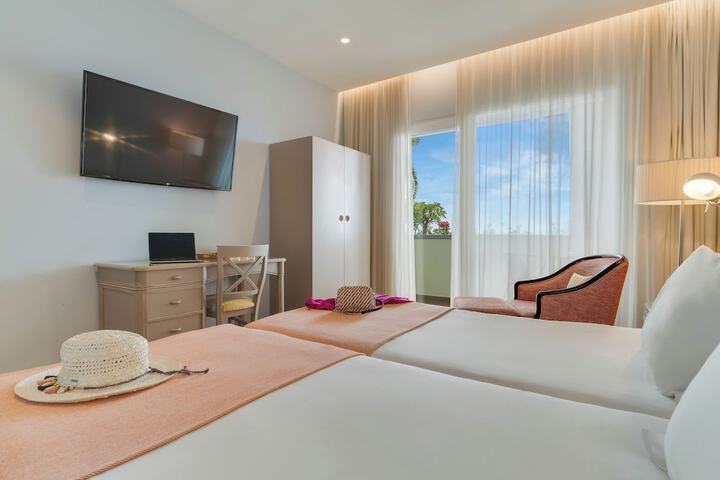Room 5 of 25