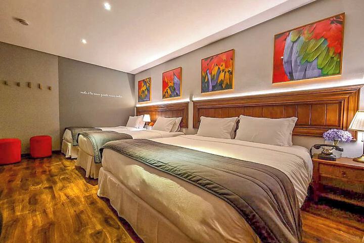 Room 28 of 107