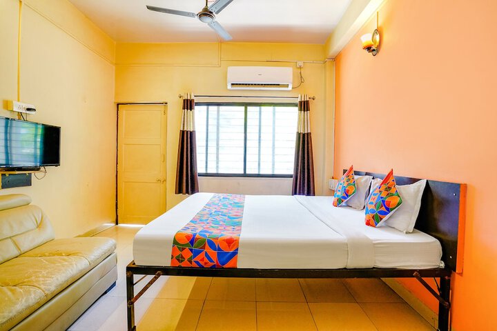 Room 8 of 28