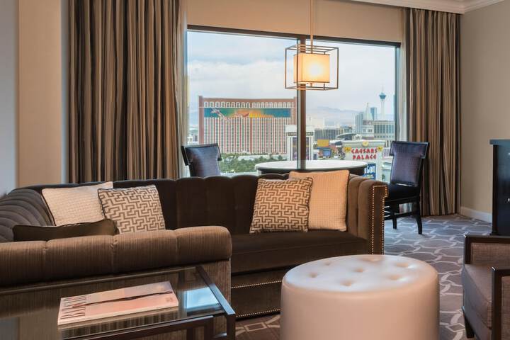 Room 103 of 197