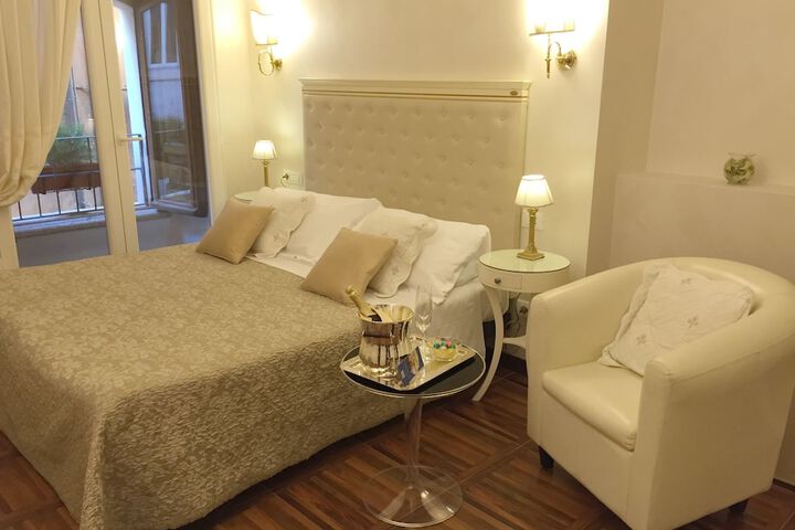 Room 9 of 25
