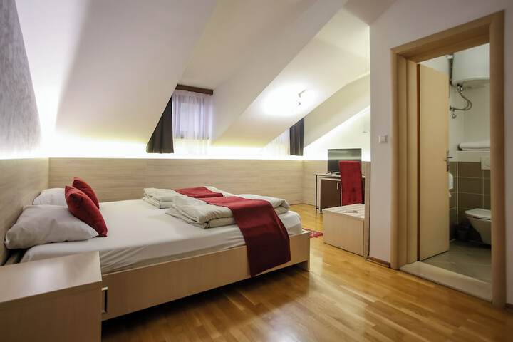 Room 28 of 70