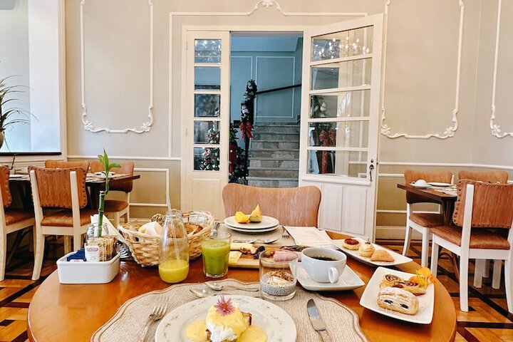 Breakfast/Coffee Service 76 of 110