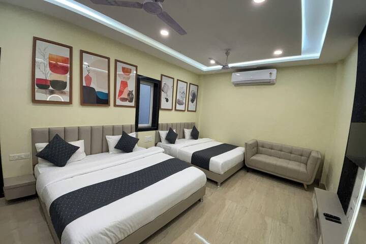 Room 4 of 20