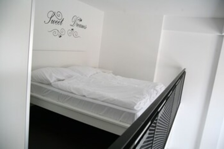 Room 244 of 275