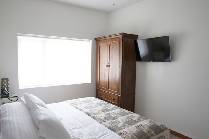 Room 4 of 74