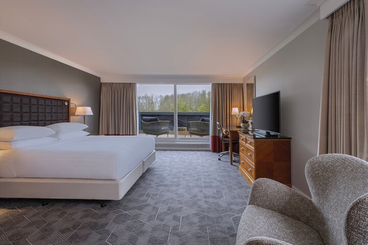 Room 11 of 40