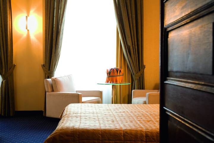 Room 5 of 51