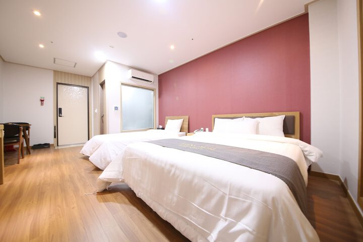 Room 68 of 91