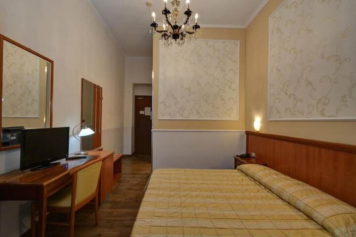 Room 3 of 43