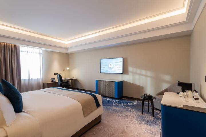 Room 46 of 80