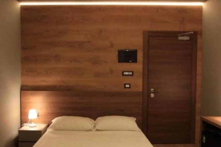 Room 12 of 36
