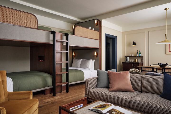 Room 3 of 190